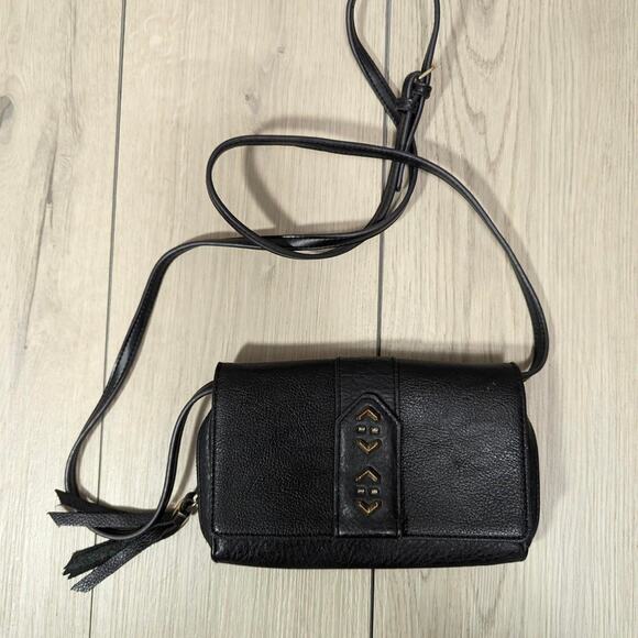 Stella & Dot Handbags - Stella & Dot small black crossbody purse with adjustable strap